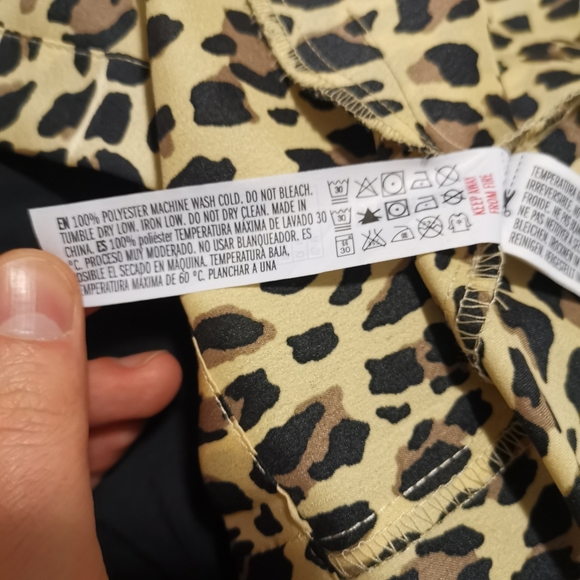 🆕 Forever21 Sleepwear Silky Short Sleeve Cover-up - Picture 3 of 11